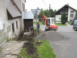 klasika jeden maká a ostatní čuměj nebo jsou v tahu/na tahu